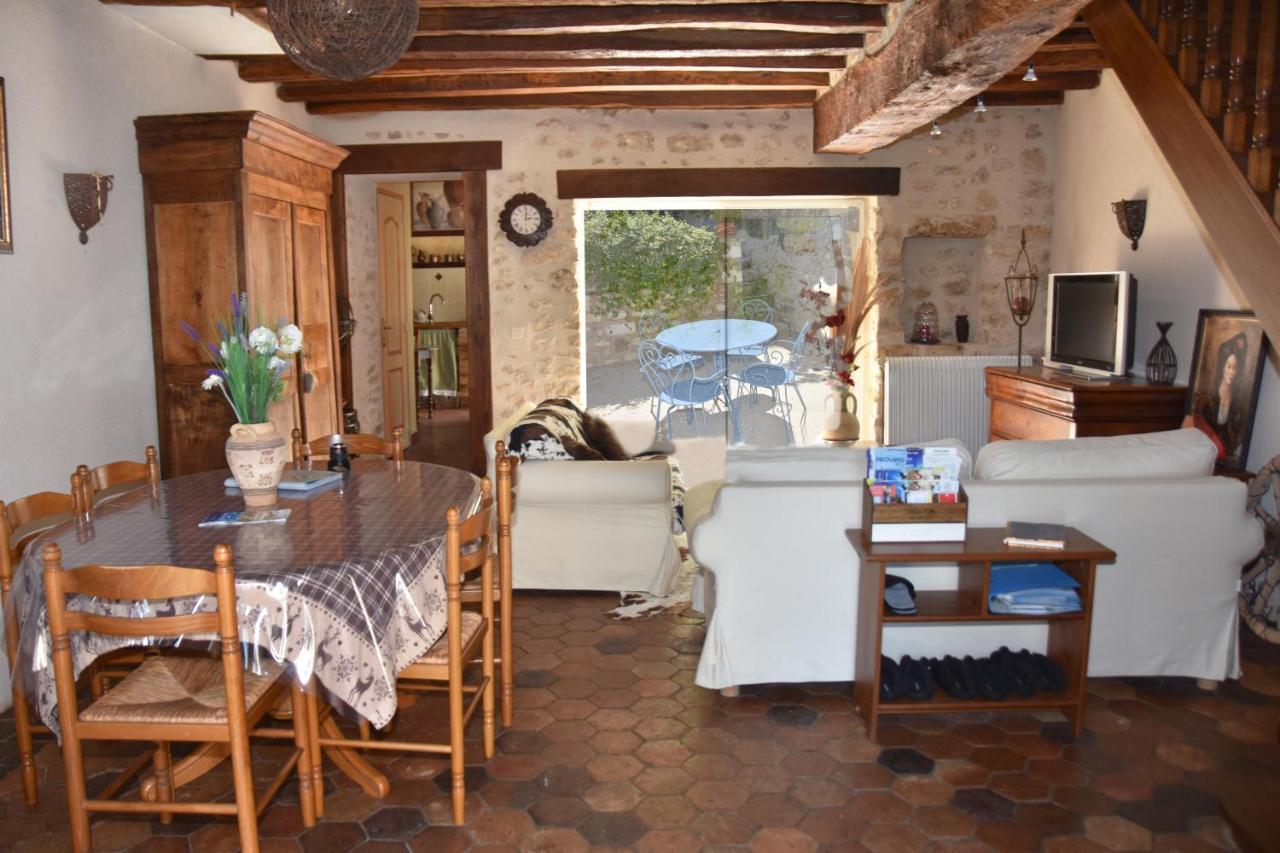 Holiday home Les Volets Bleus