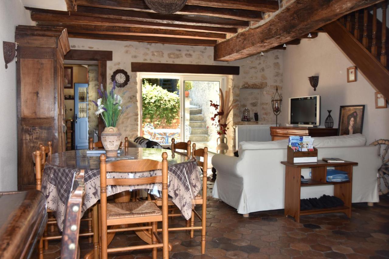 Holiday home Les Volets Bleus *