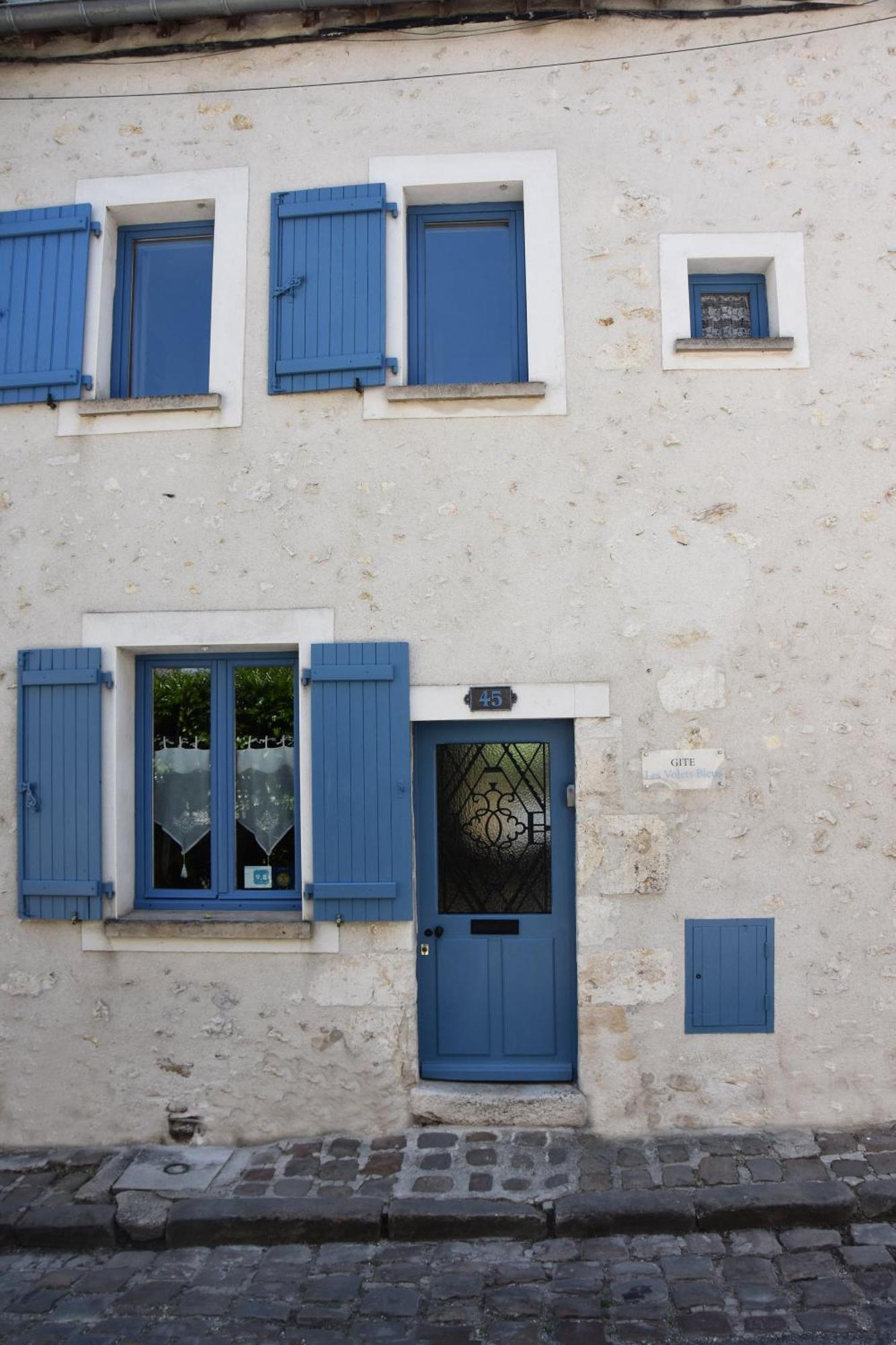 Les Volets Bleus * Provins