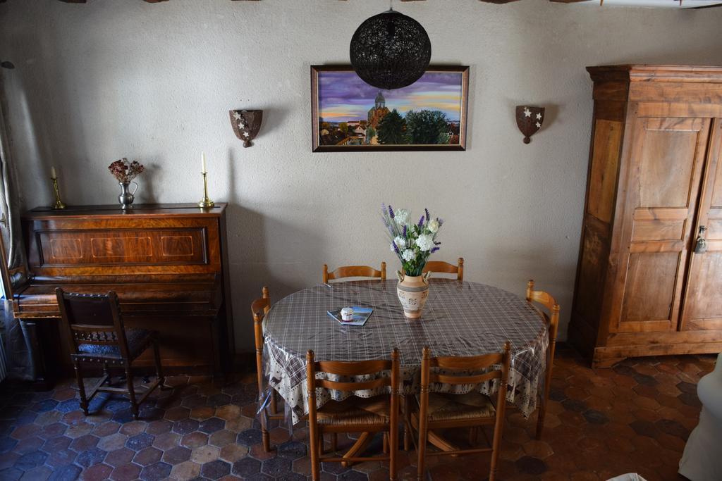 Les Volets Bleus Holiday home Provins