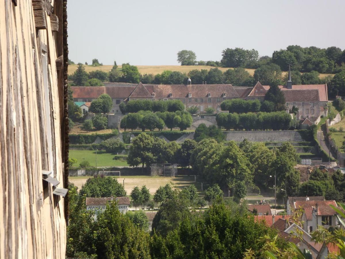 Les Volets Bleus Provins